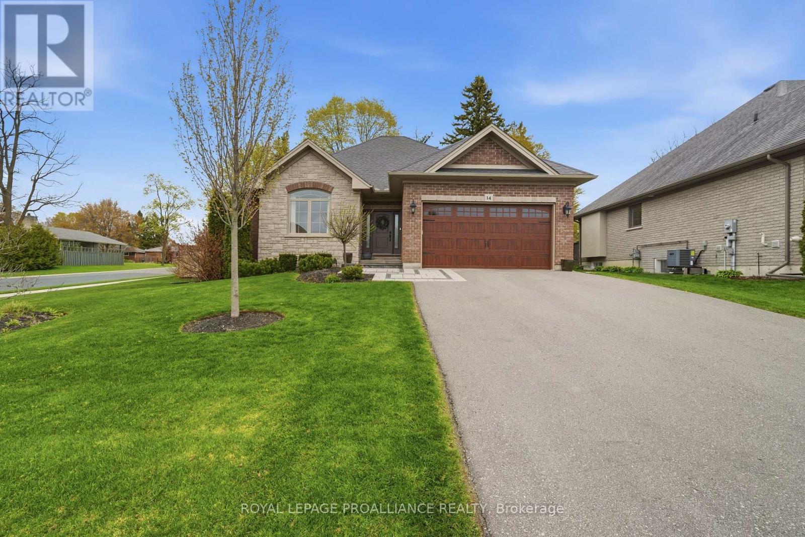 14 ROSSLYN DRIVE - 1