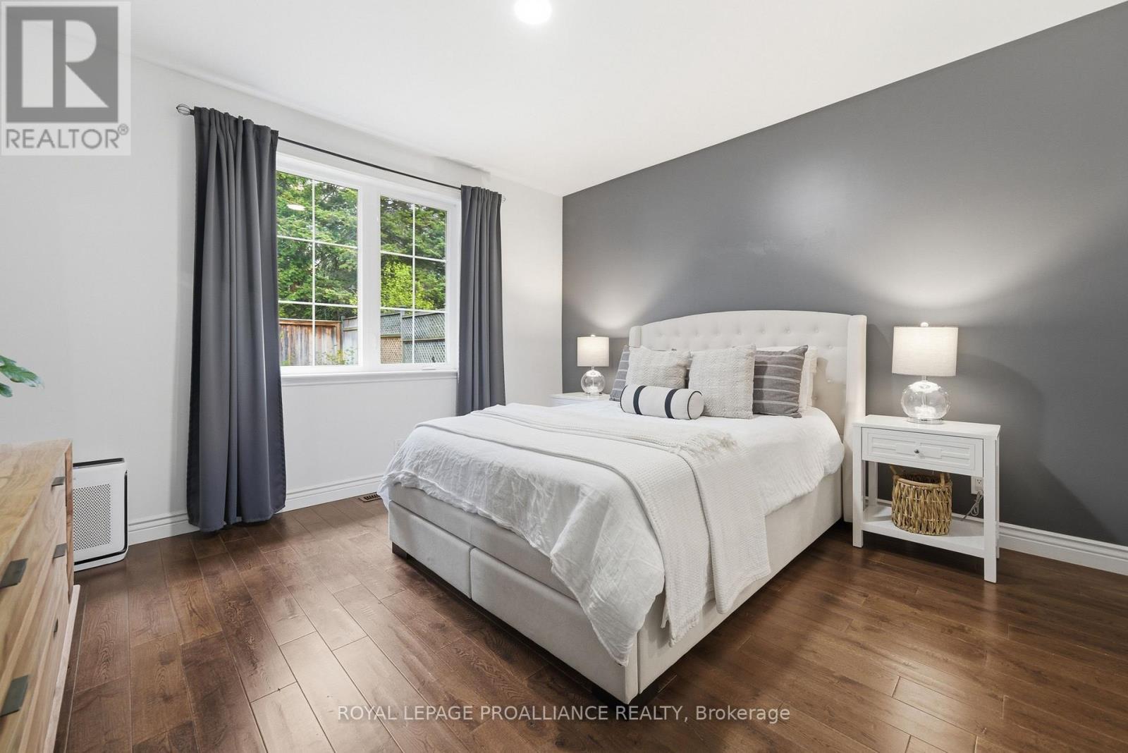 14 ROSSLYN DRIVE - 10