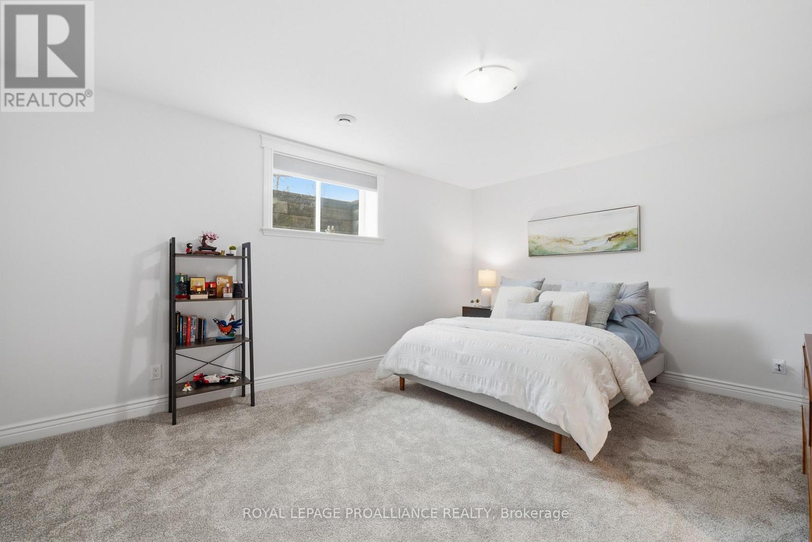 14 ROSSLYN DRIVE - 11