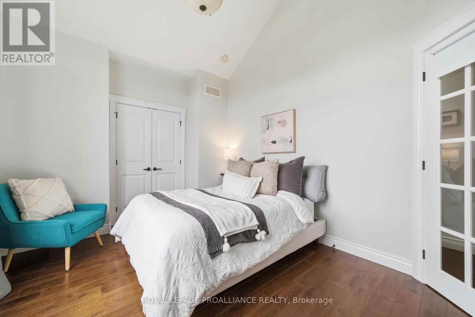 14 ROSSLYN DRIVE - 13