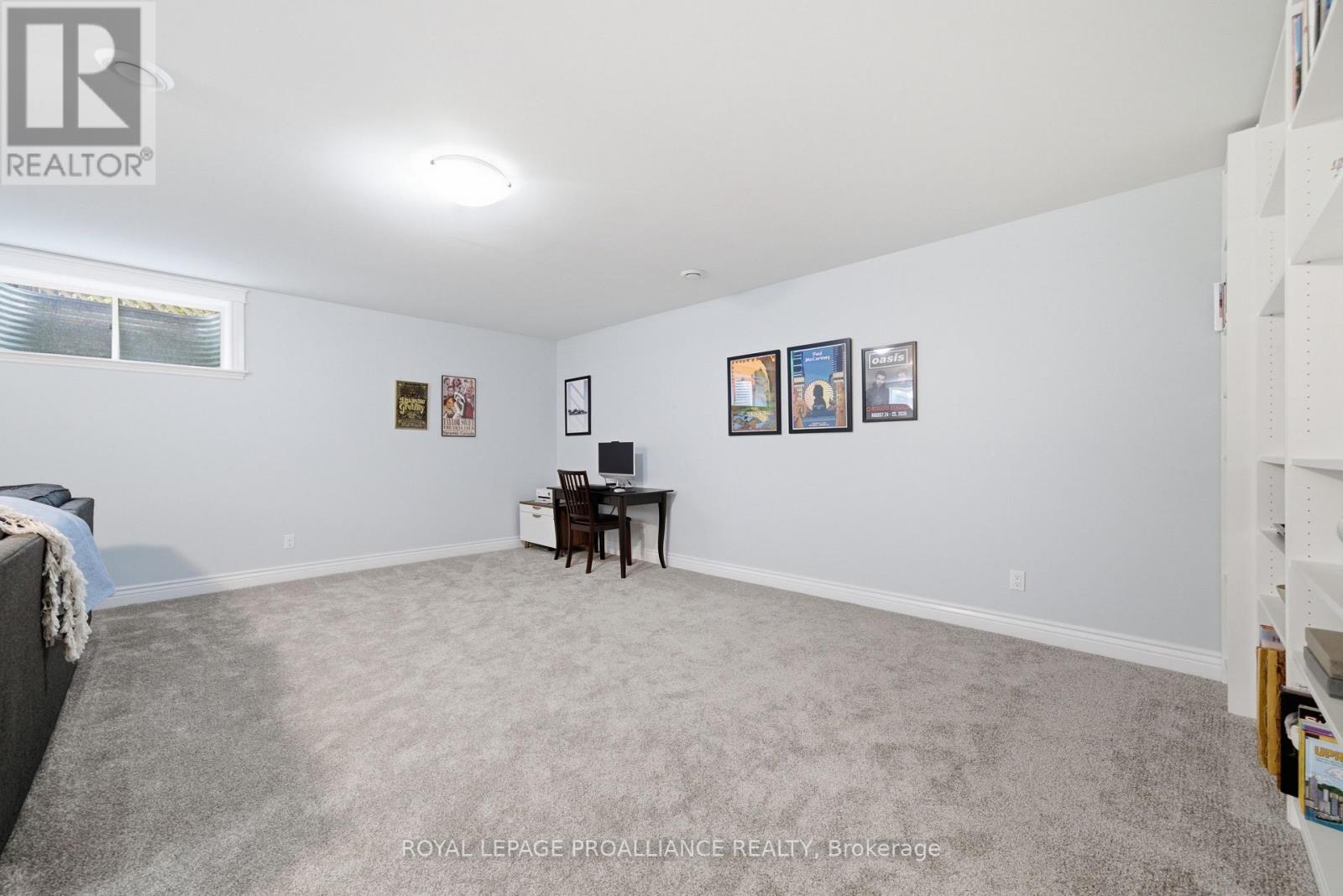 14 ROSSLYN DRIVE - 18