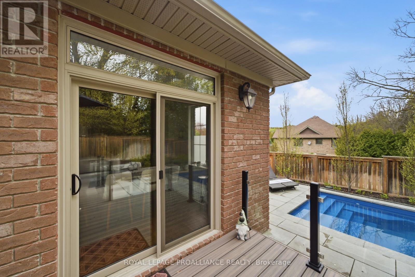 14 ROSSLYN DRIVE - 22