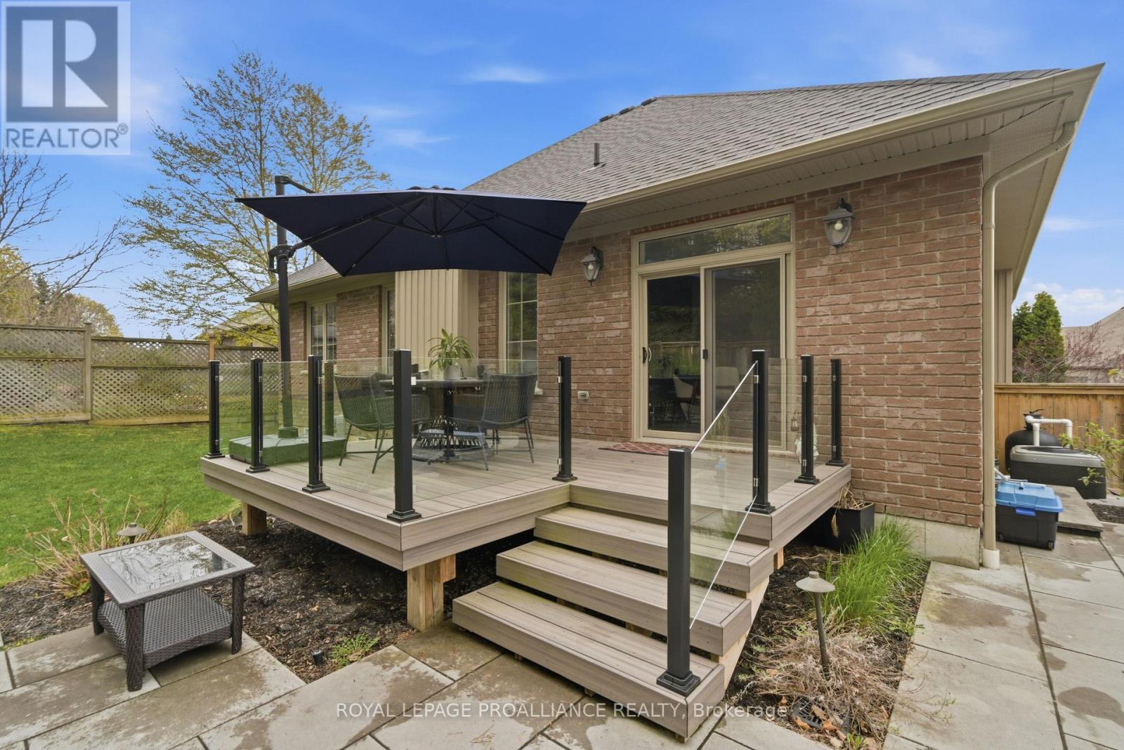 14 ROSSLYN DRIVE - 26
