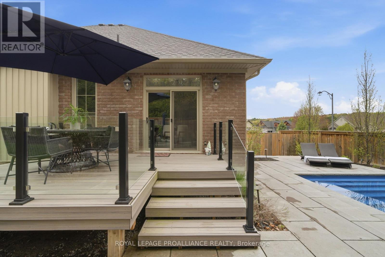 14 ROSSLYN DRIVE - 27
