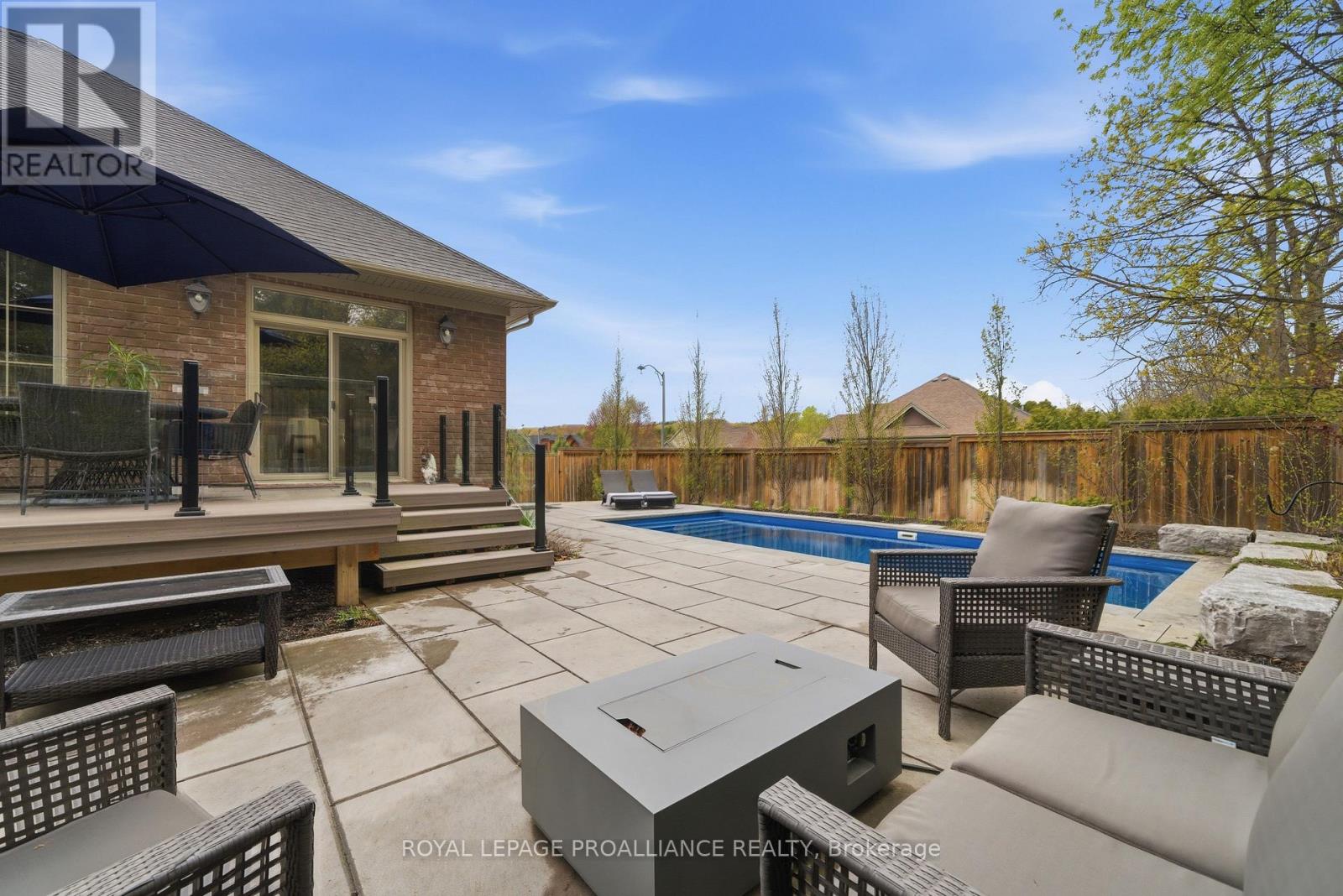 14 ROSSLYN DRIVE - 30