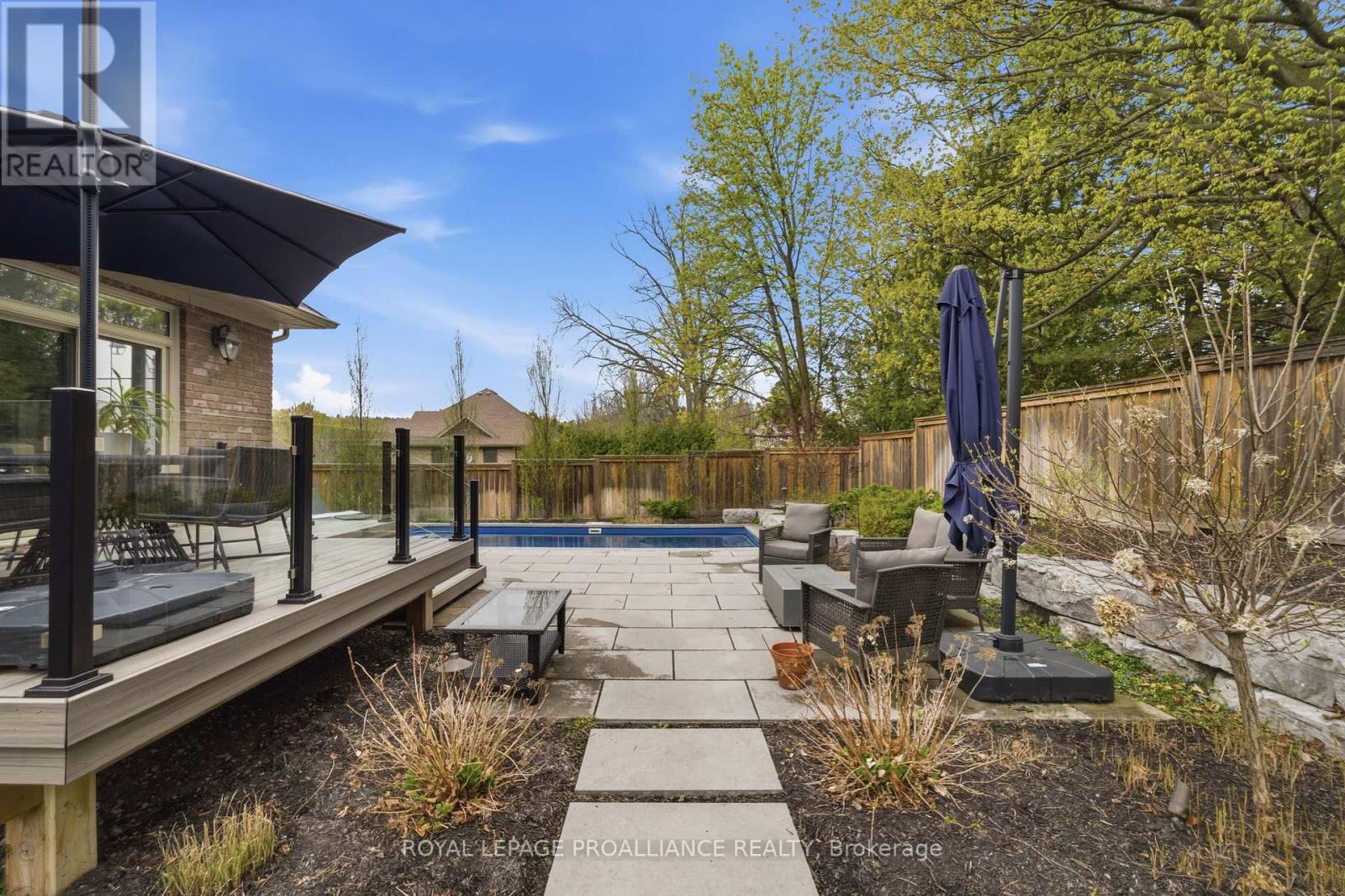 14 ROSSLYN DRIVE - 31