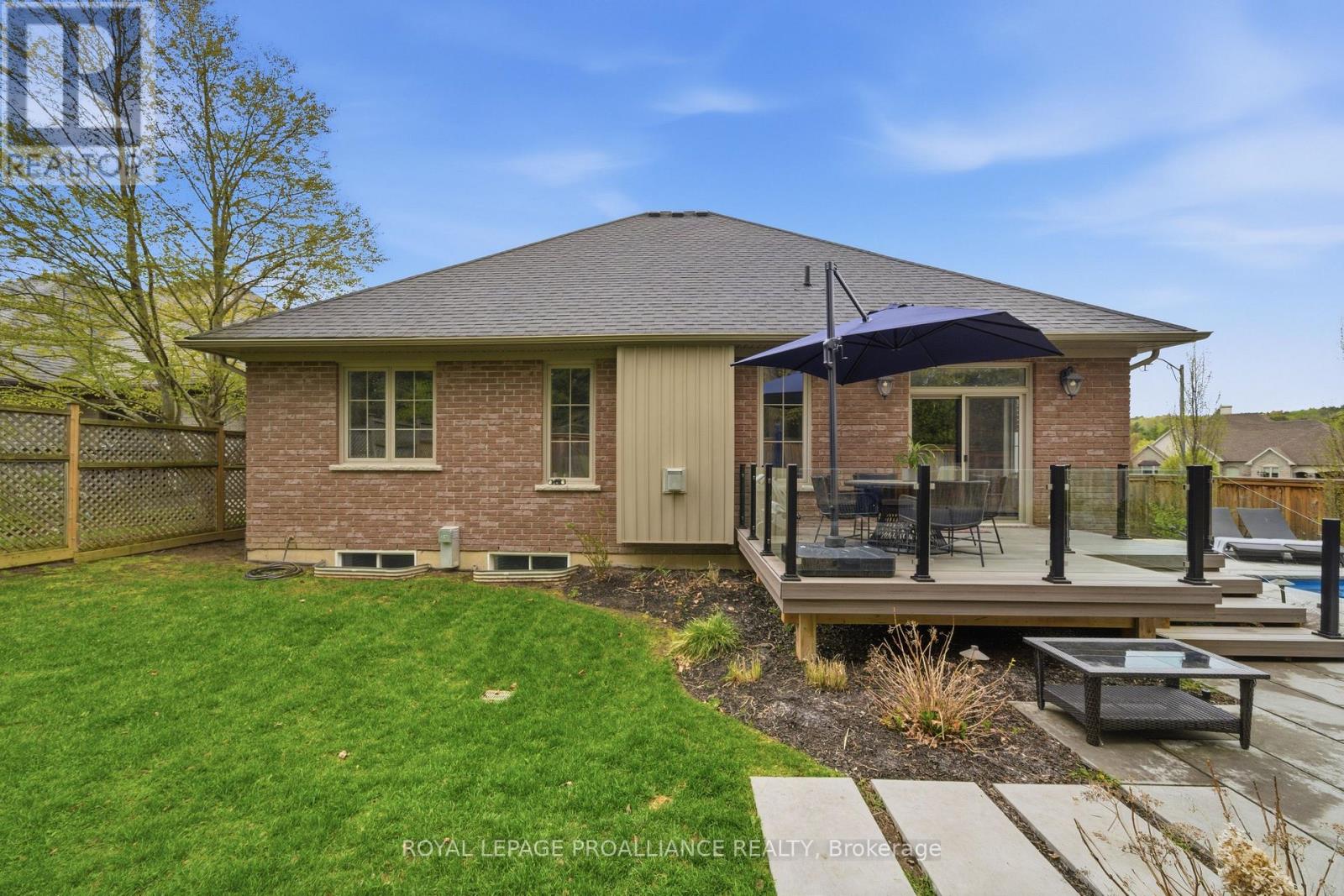 14 ROSSLYN DRIVE - 33