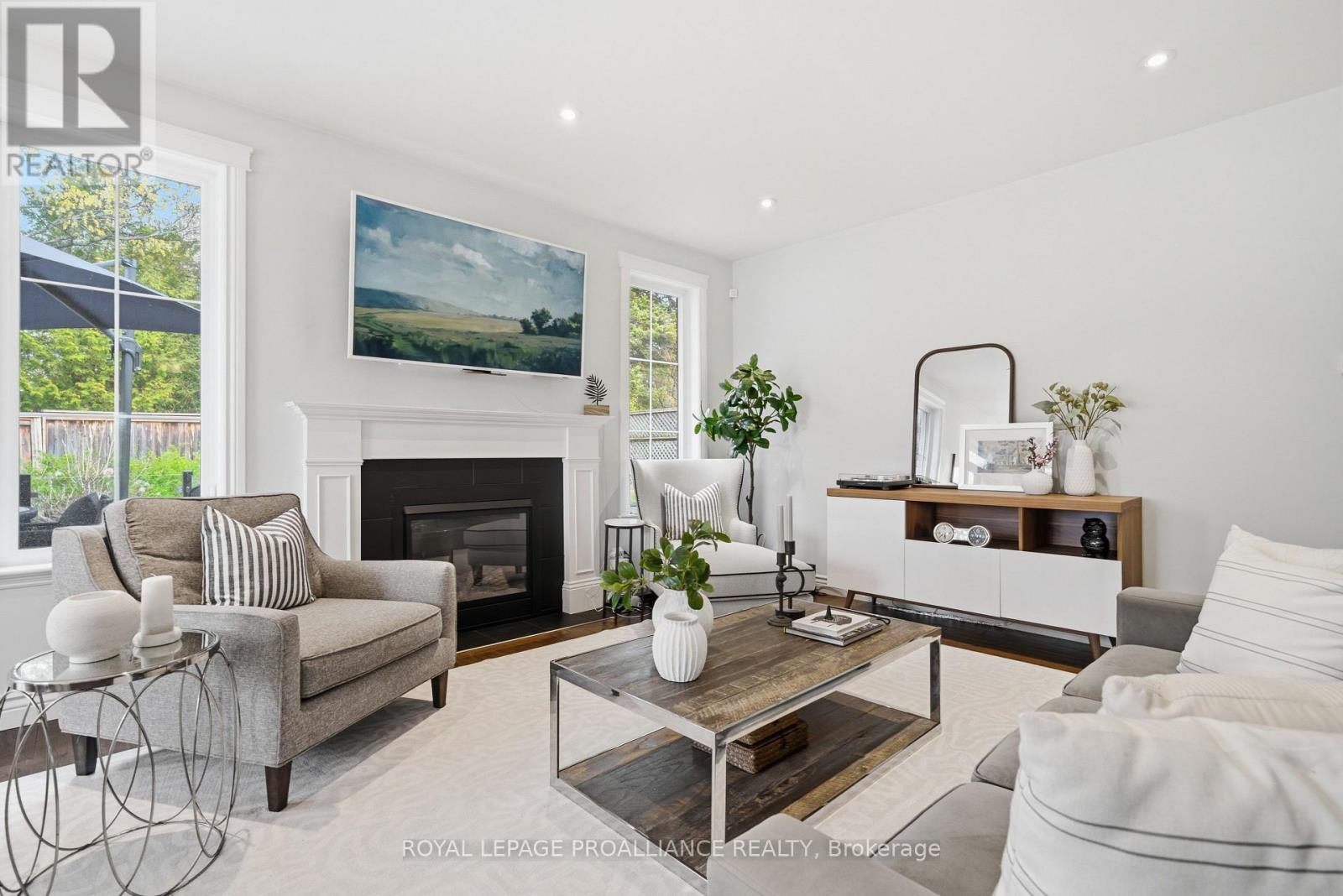 14 ROSSLYN DRIVE - 4