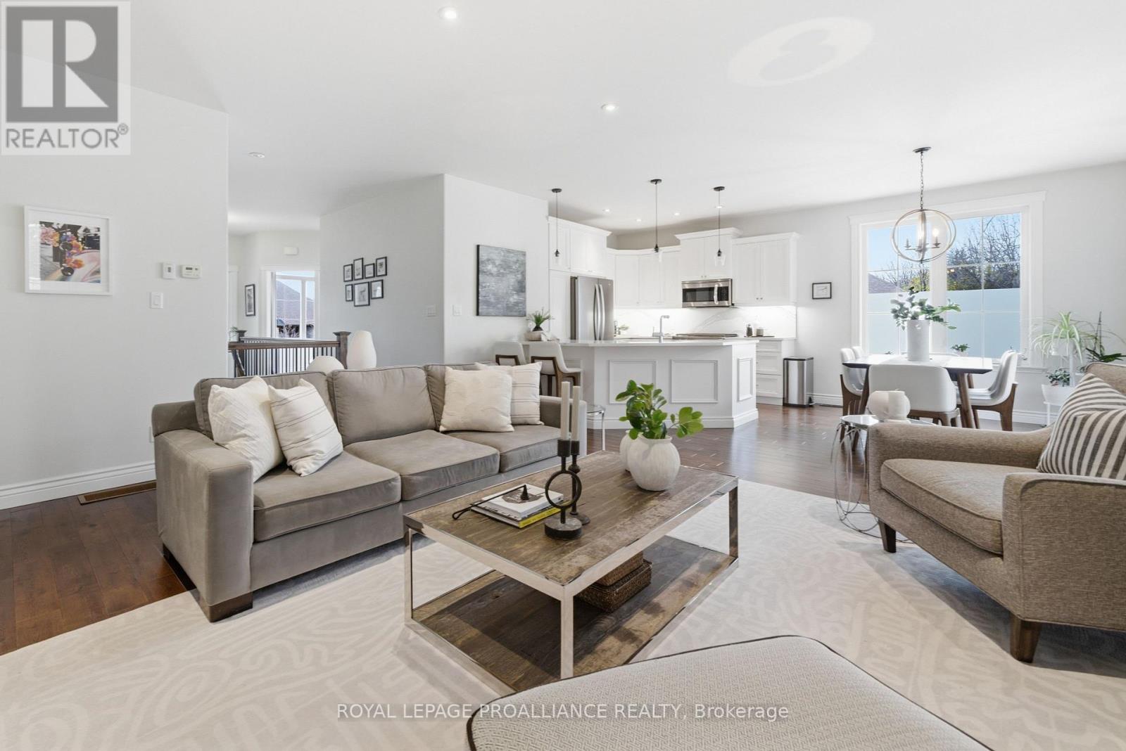 14 ROSSLYN DRIVE - 5