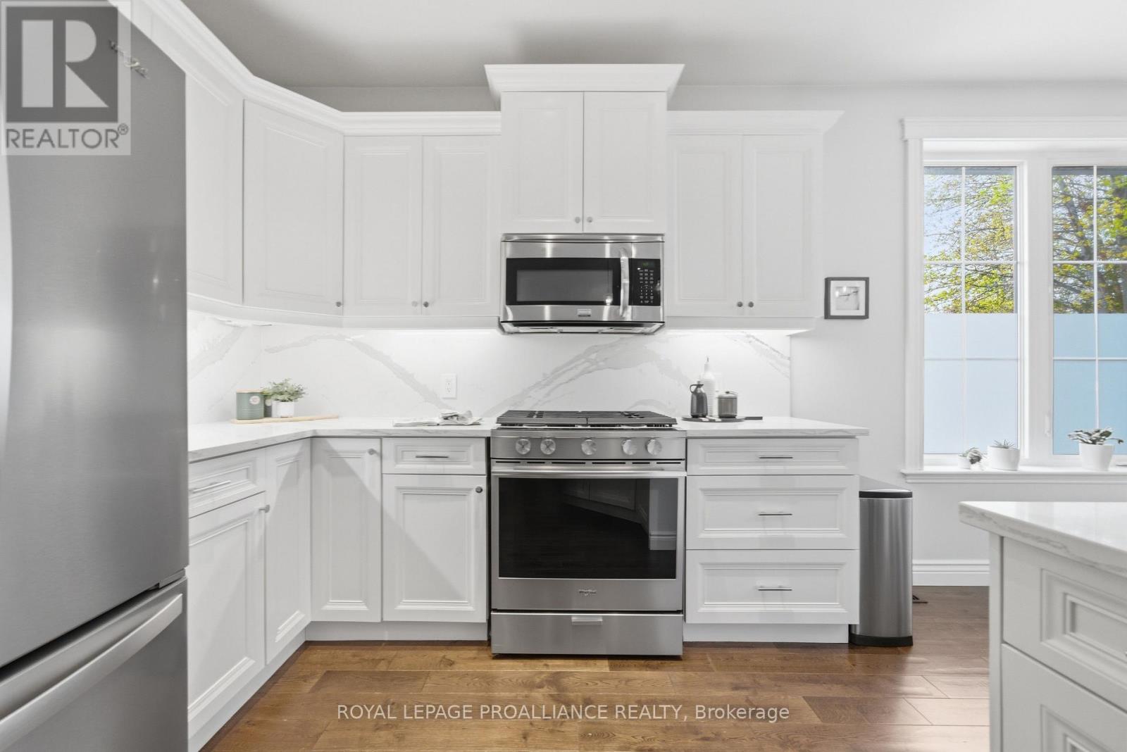 14 ROSSLYN DRIVE - 6