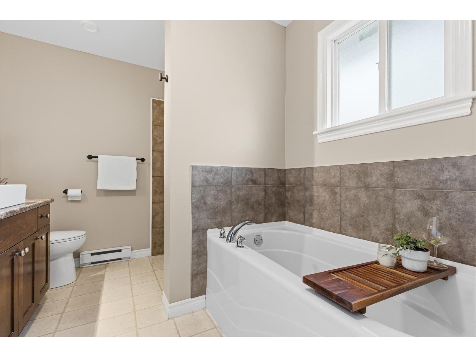 4 Bed, 4 Bath Townhouse for Sale in Chilliwack – 26 5900 JINKERSON ROAD, Promontory, Chilliwack – MLS# R3112764 - Image 8