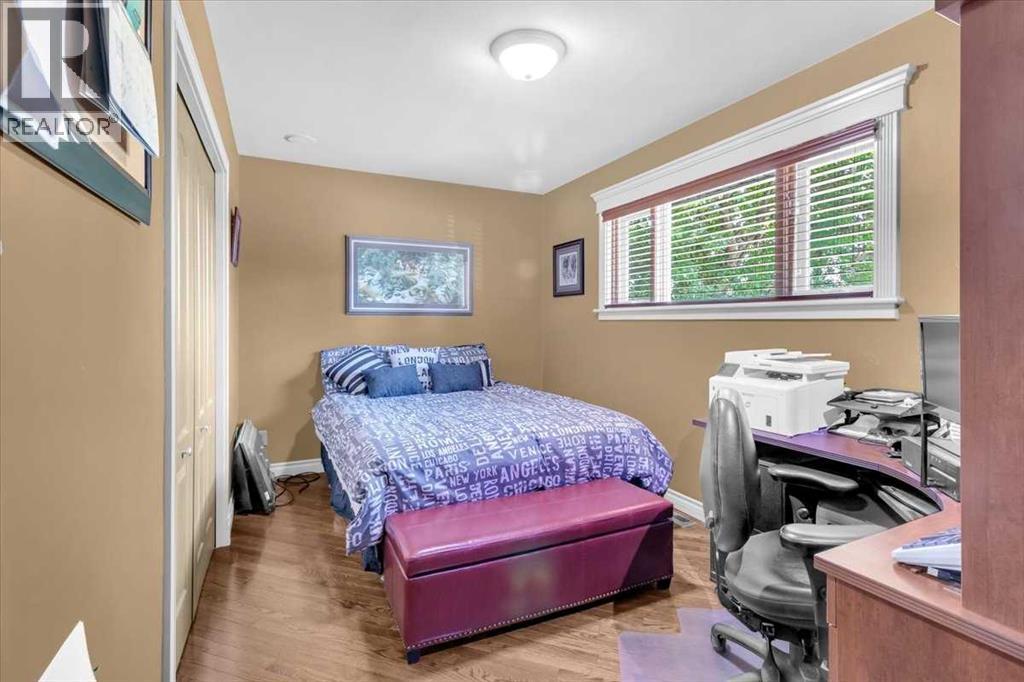 2211 45 Street SE - 20