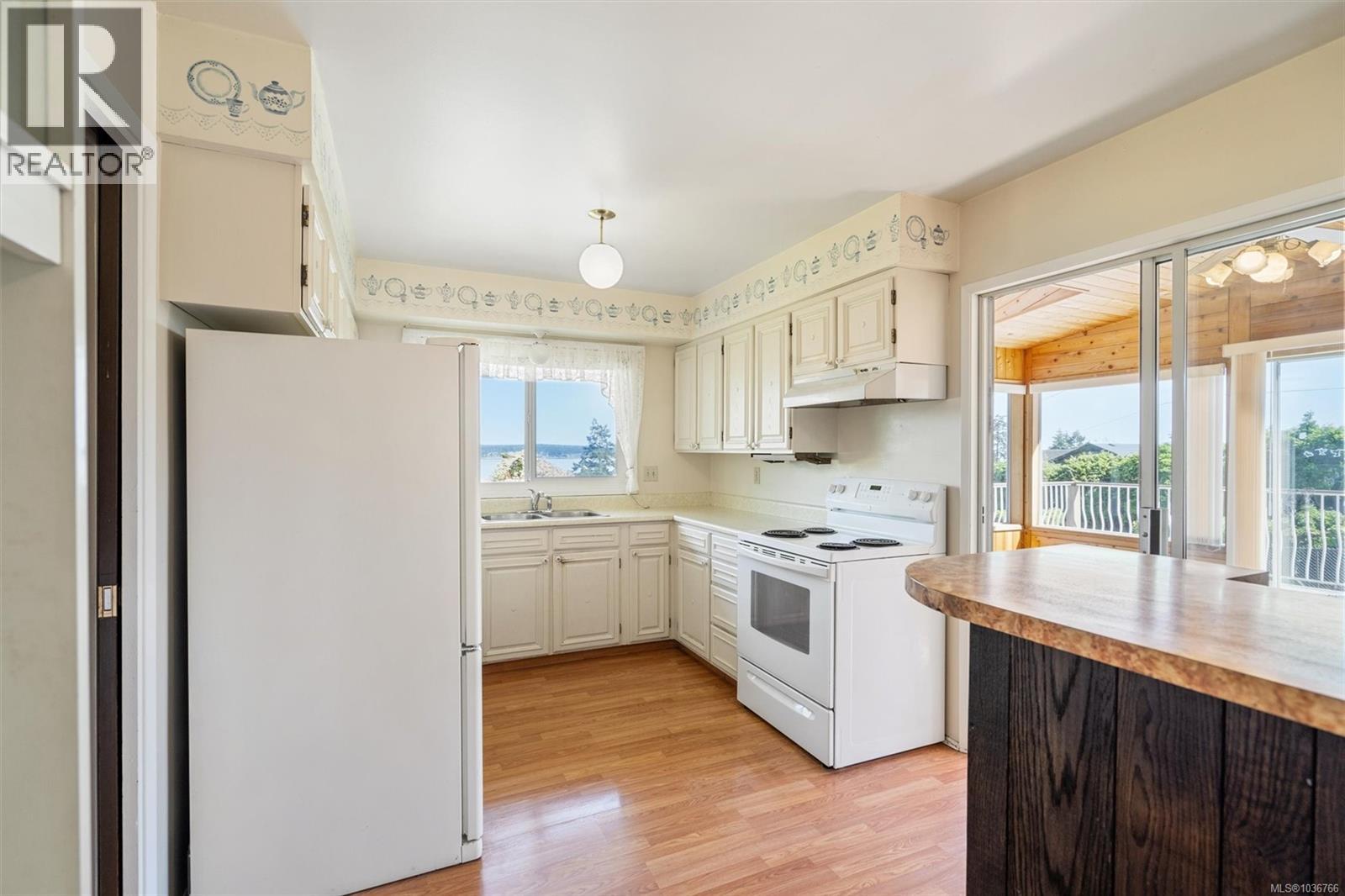 1421 Seaspray Blvd - 16