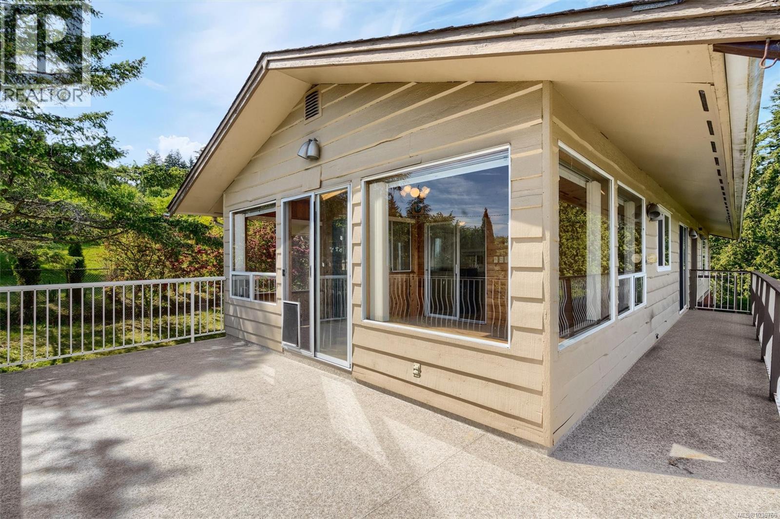 1421 Seaspray Blvd - 23