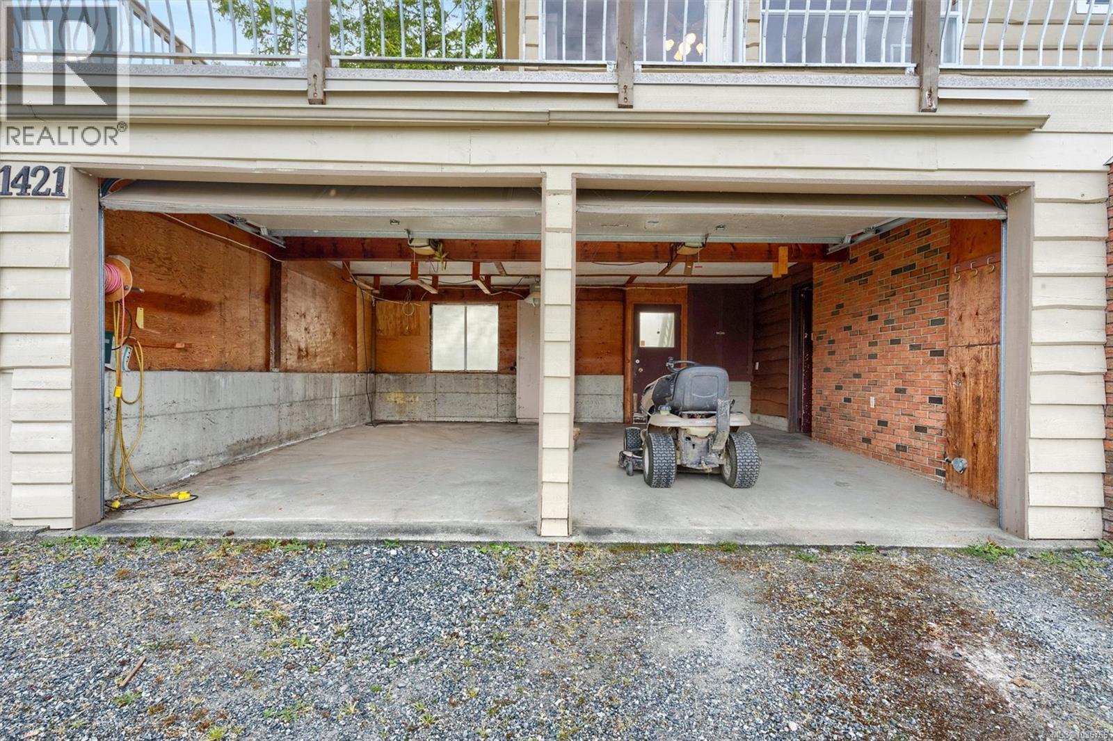 1421 Seaspray Blvd - 47
