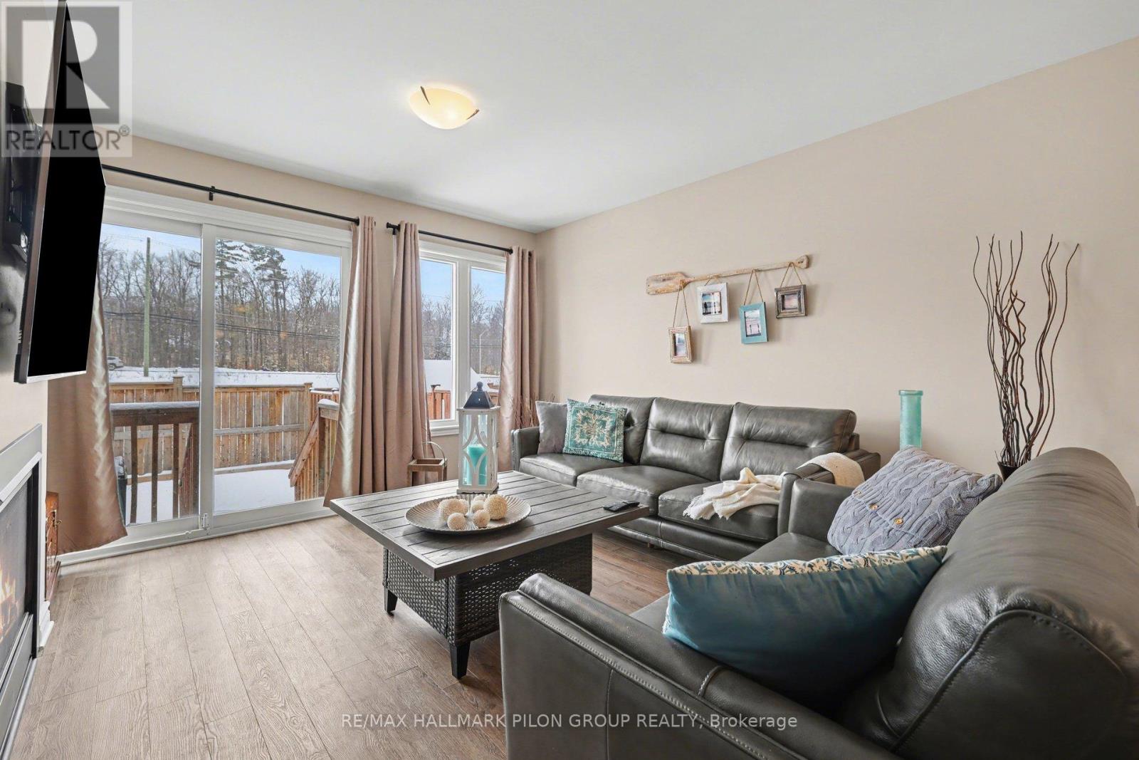 2 Bed, 2 Bath House for Sale in Arnprior – 4 MORGAN CLOUTHIER WAY, Arnprior – MLS# X13136414 - Image 4
