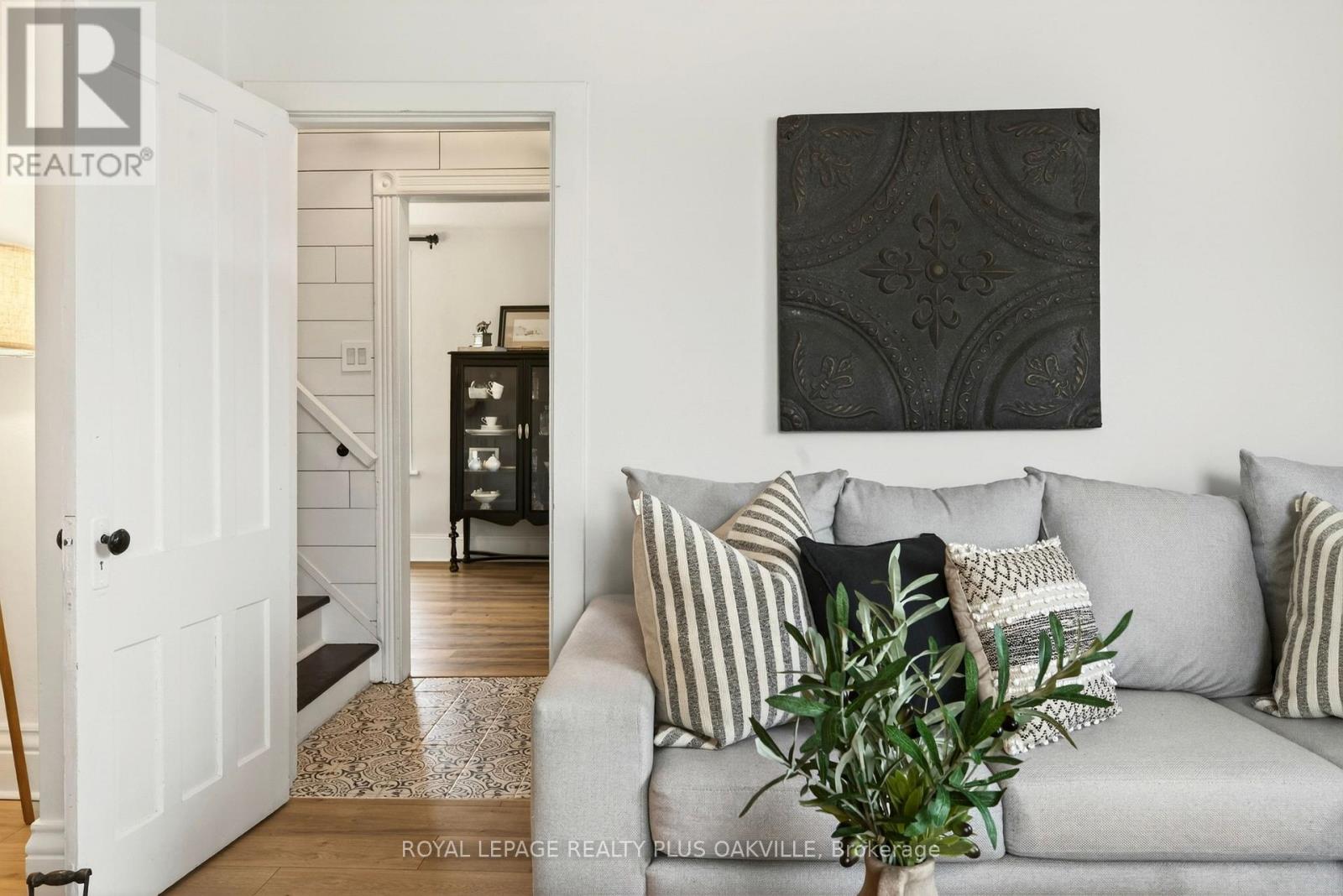 381 ELIZABETH STREET - 20