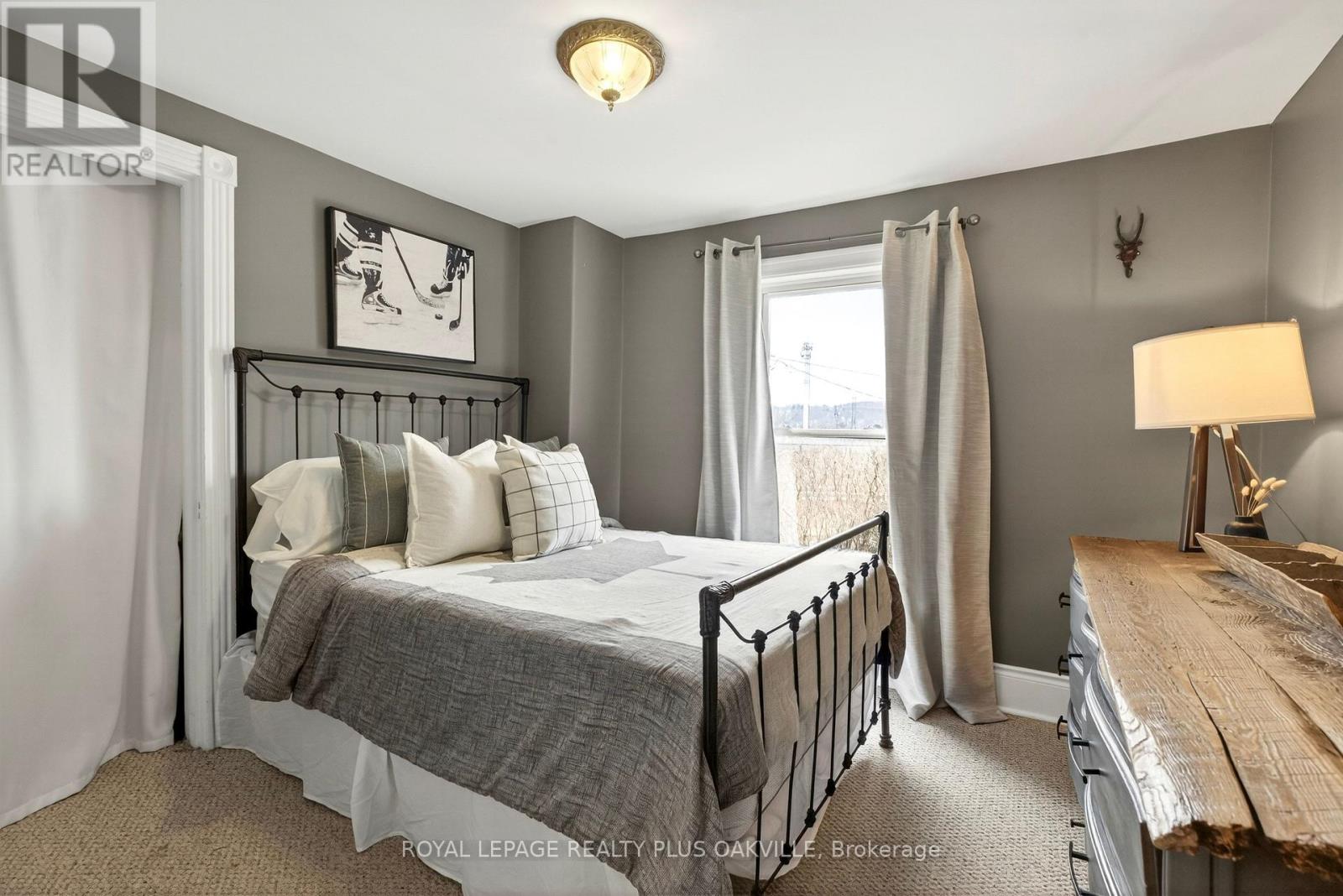 381 ELIZABETH STREET - 36