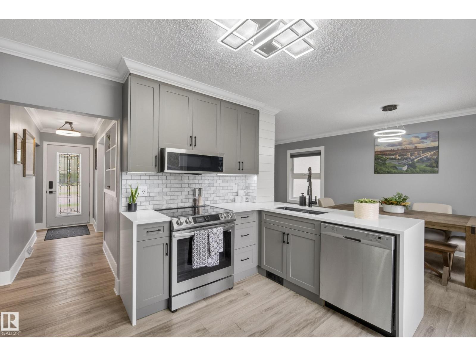 9344 63 AV NW, Edmonton