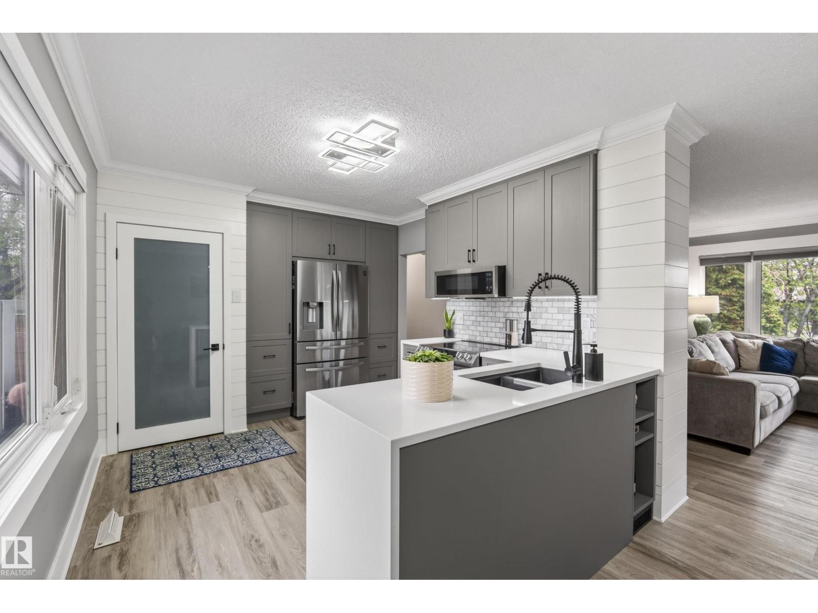 9344 63 AV NW, Edmonton