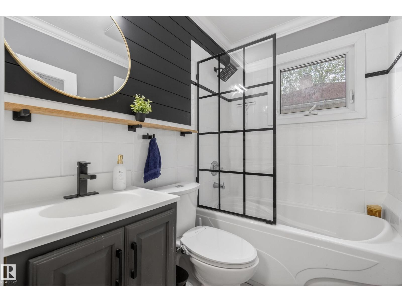 9344 63 AV NW, Edmonton