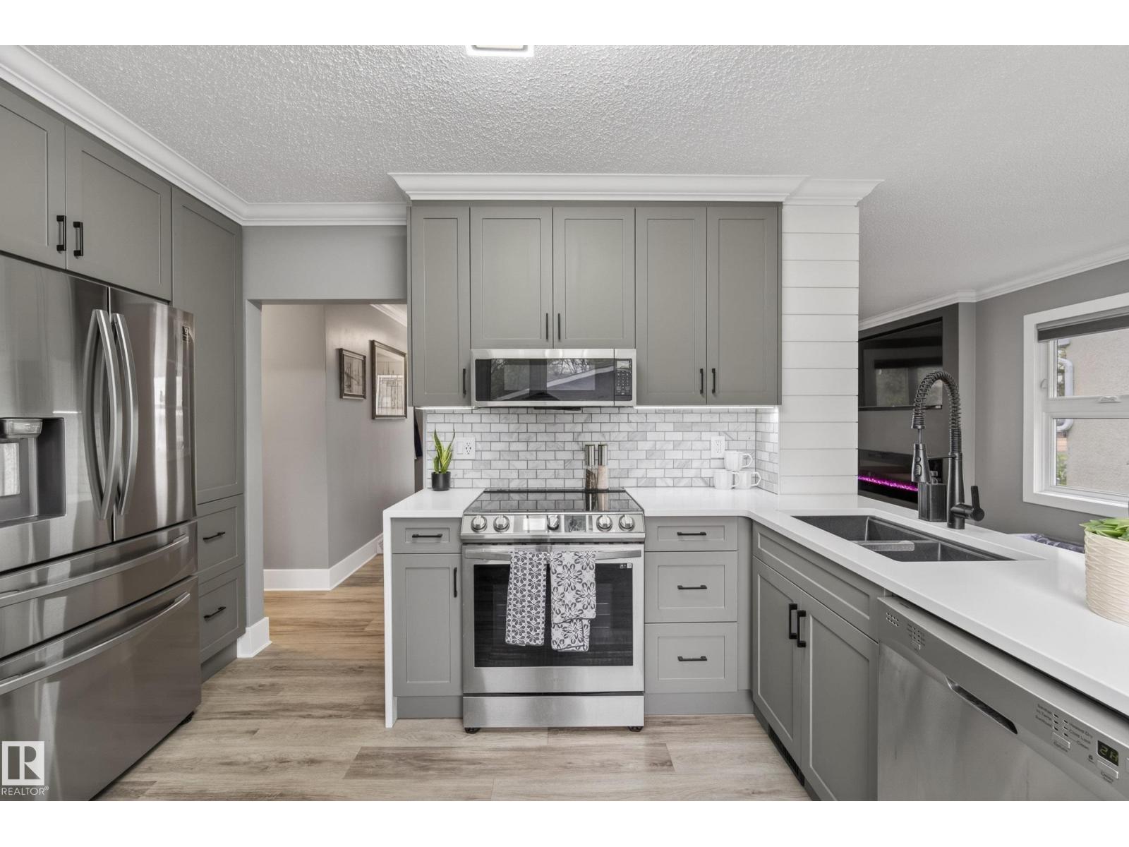 9344 63 AV NW, Edmonton