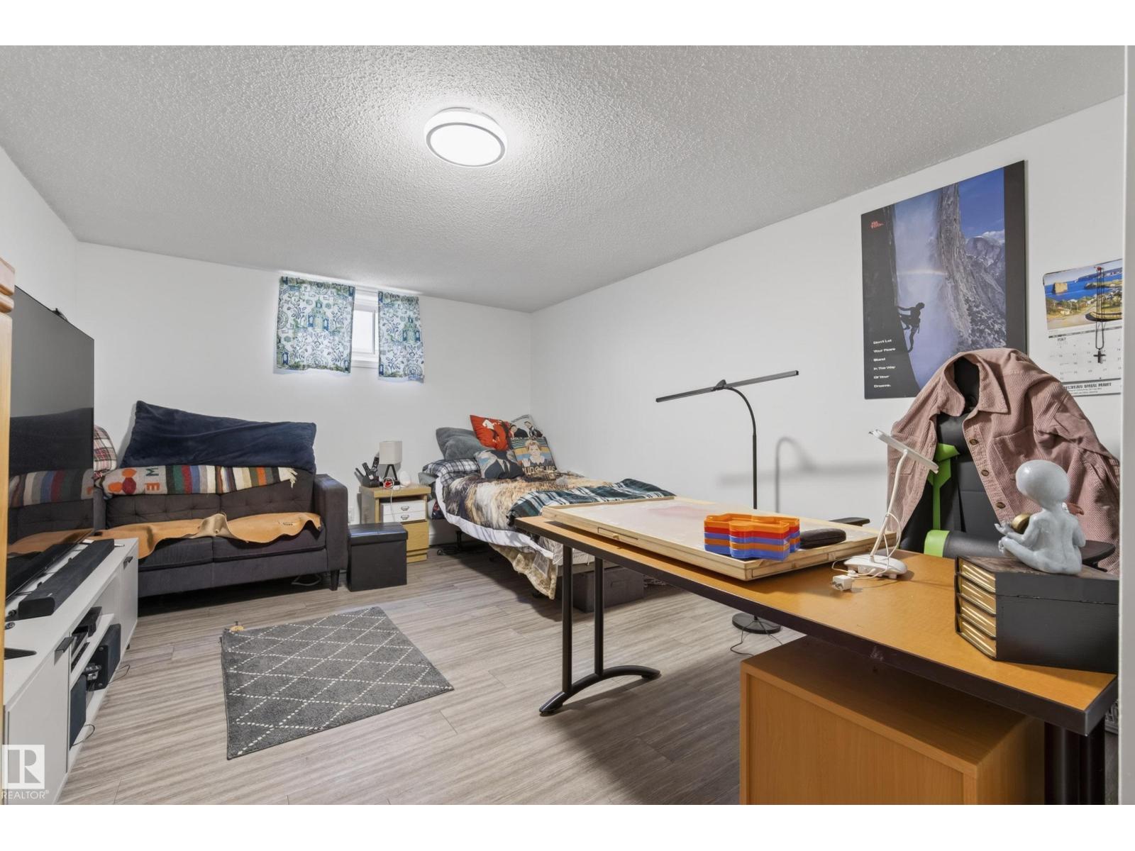 9344 63 AV NW - 29