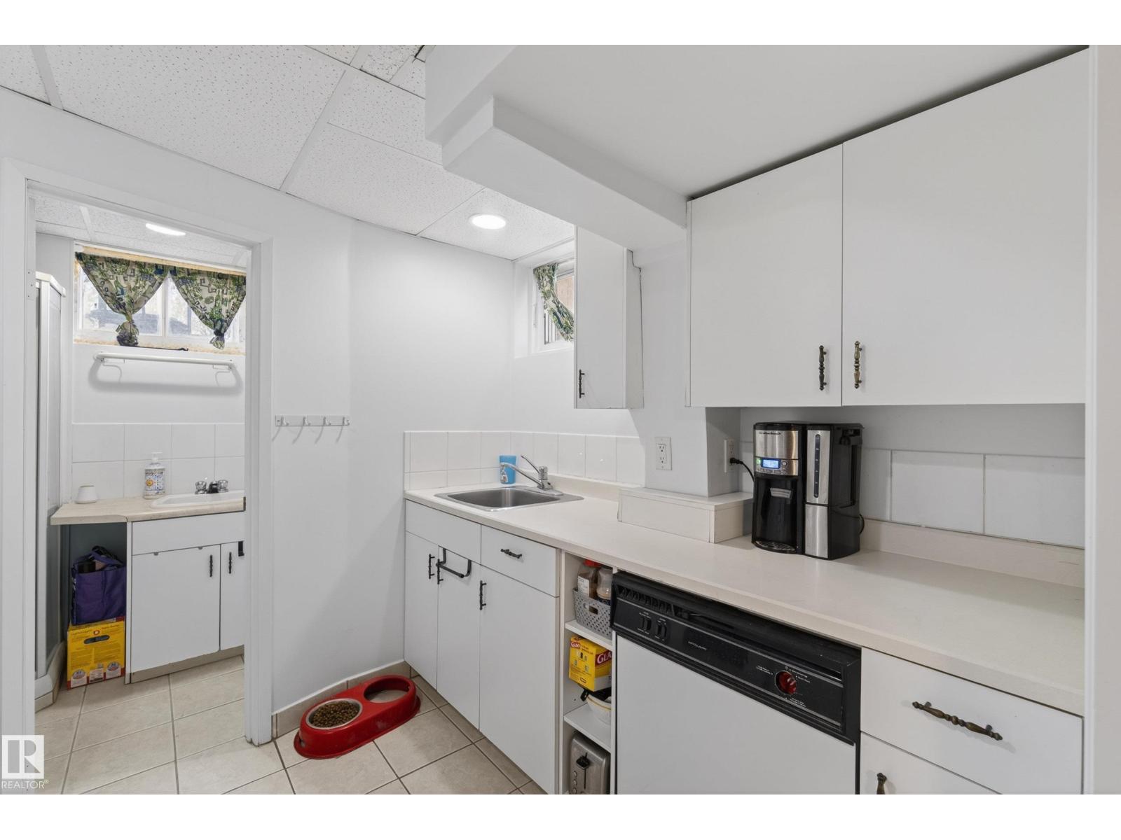 9344 63 AV NW, Edmonton