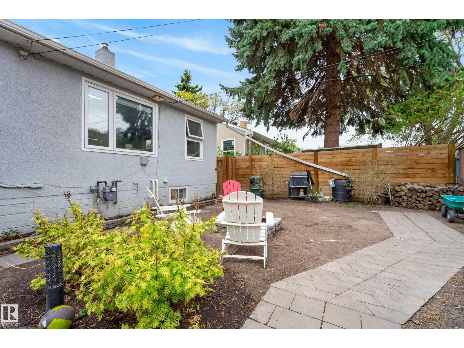 9344 63 AV NW - 37