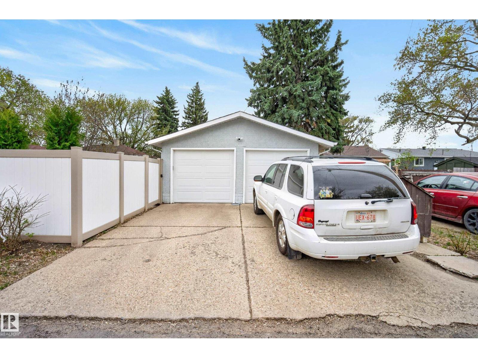 9344 63 AV NW, Edmonton