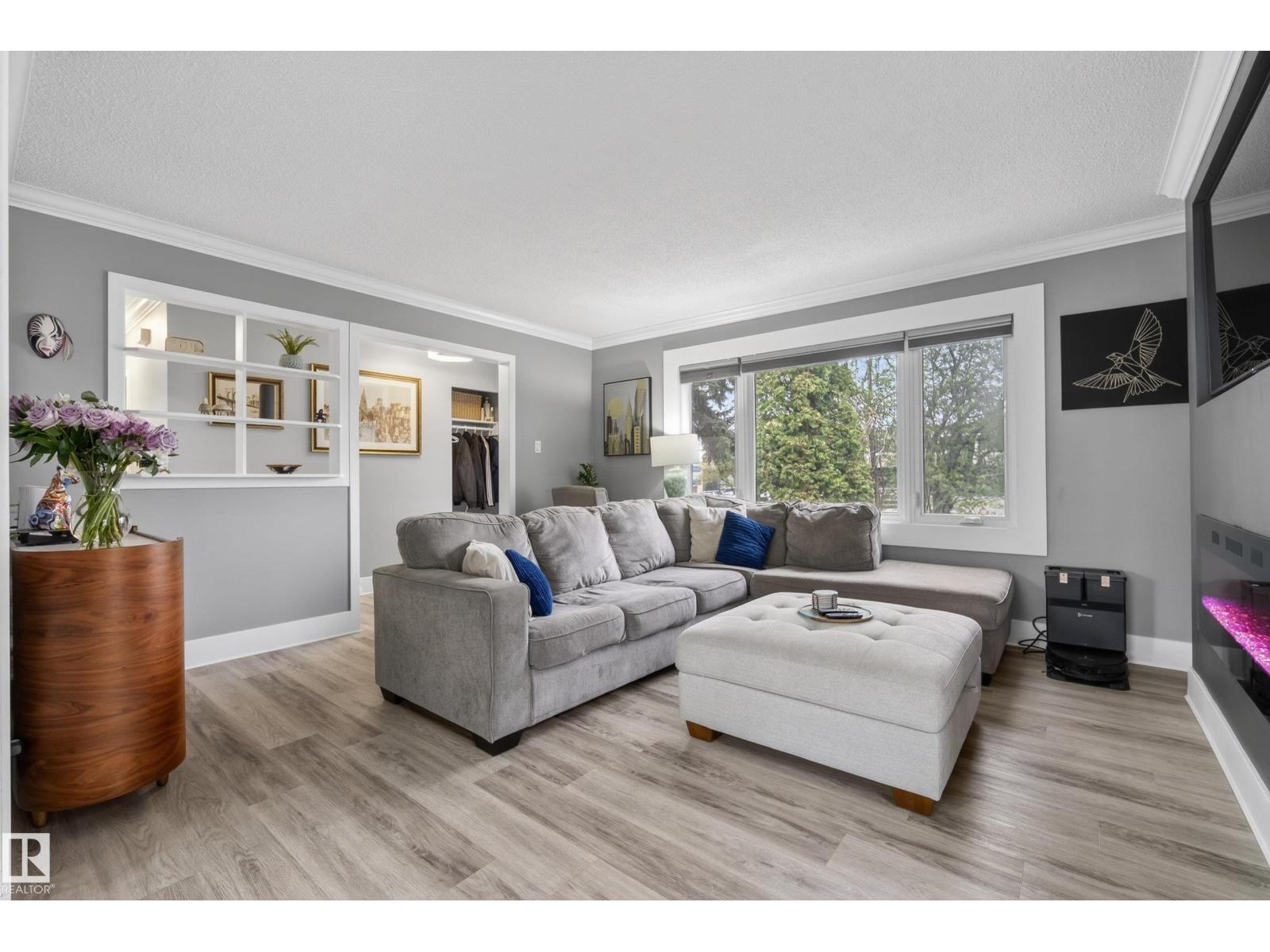 9344 63 AV NW, Edmonton