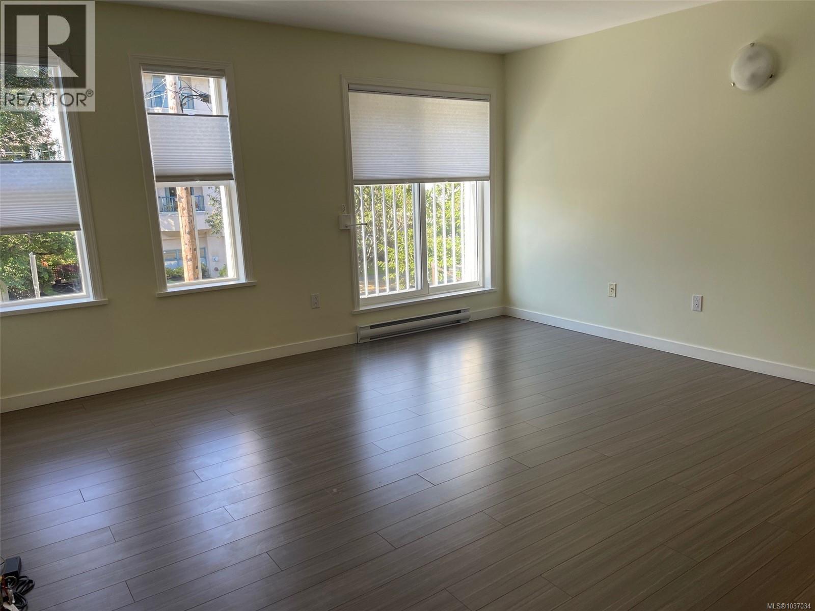 #206 1070 Southgate St - 5