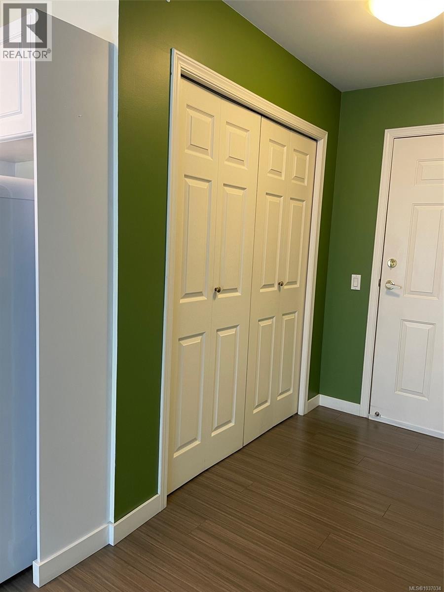 #206 1070 Southgate St - 9