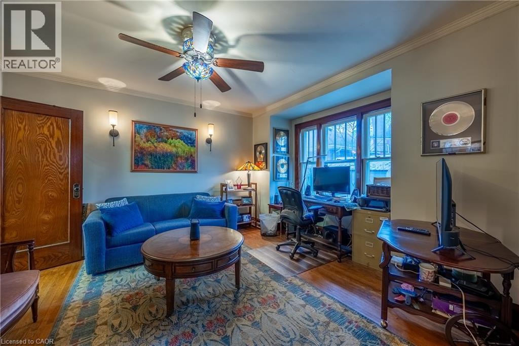 72 CRESCENT Boulevard - 12