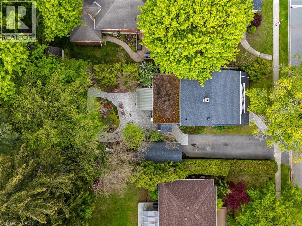 72 CRESCENT Boulevard - 30