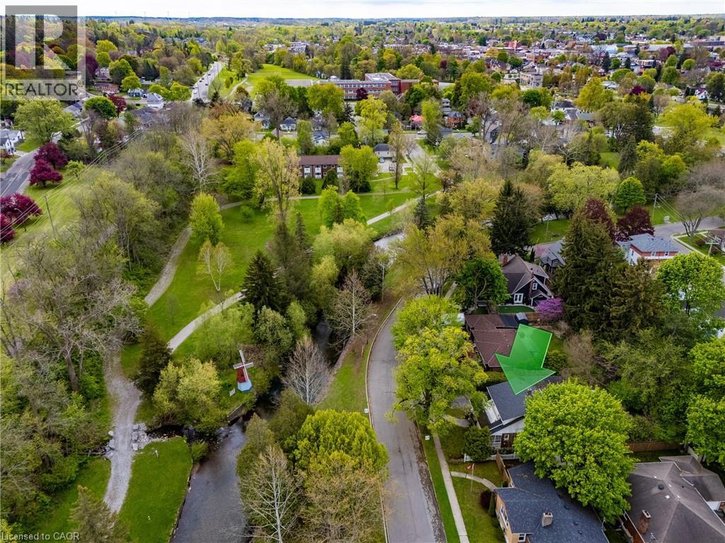 72 CRESCENT Boulevard - 31