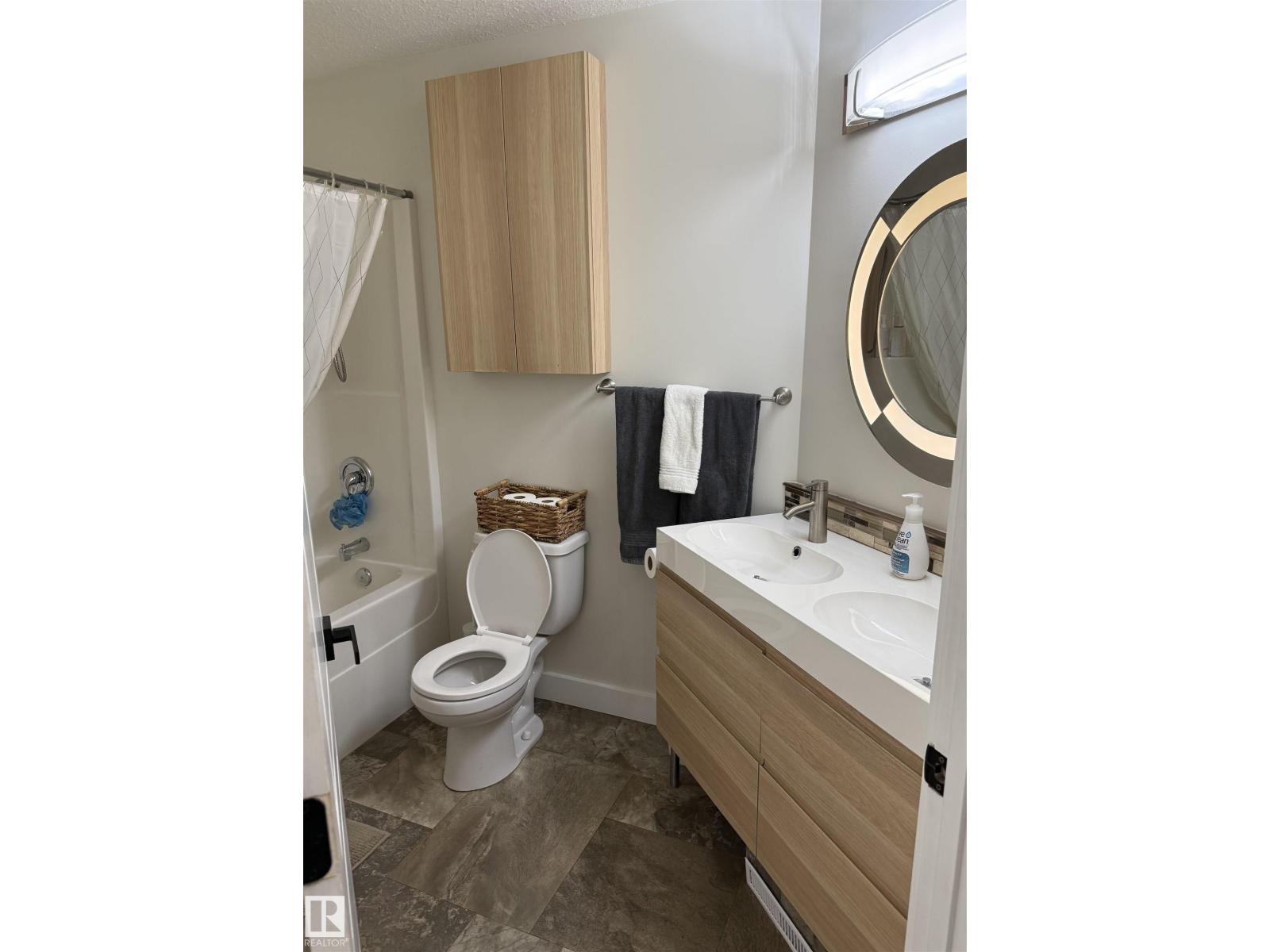 5705 52 AV — photo 16