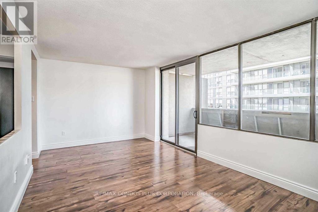 #1011 720 SPADINA AVENUE - 4