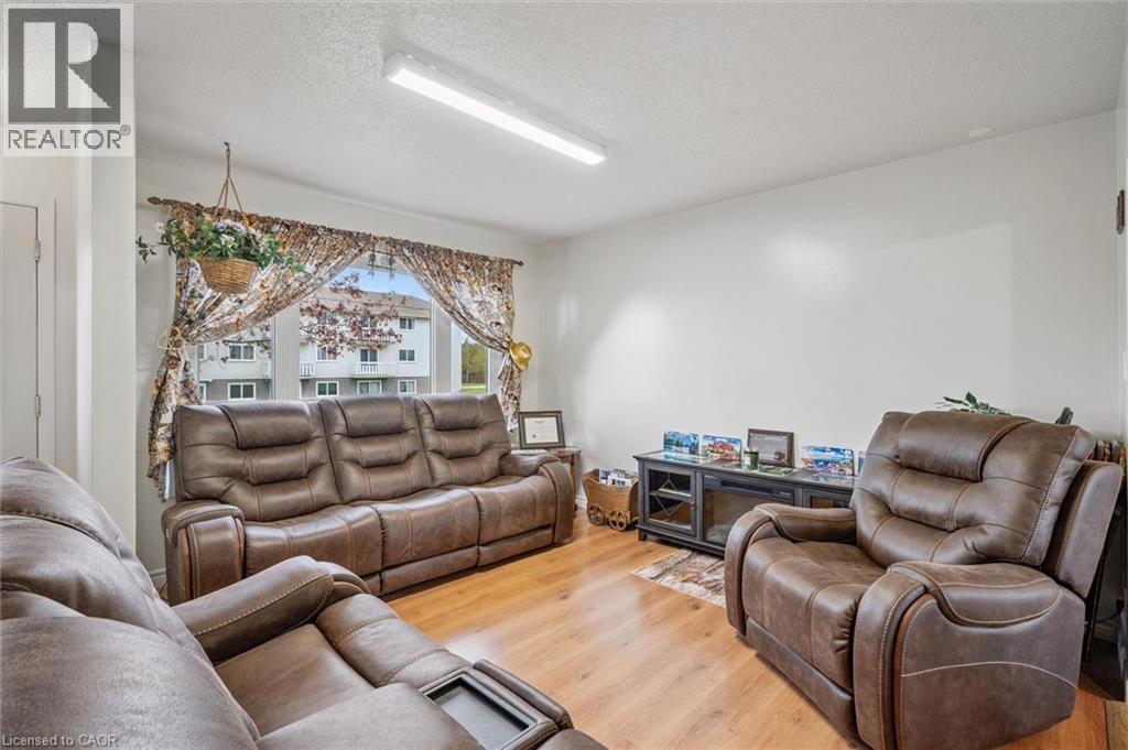 105 ORIOLE Parkway, Elmira, Ontario, N3B1C2 — Photo 8