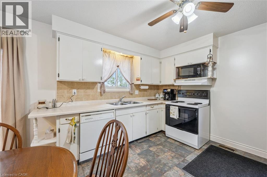 105 ORIOLE Parkway, Elmira, Ontario, N3B1C2 — Photo 32