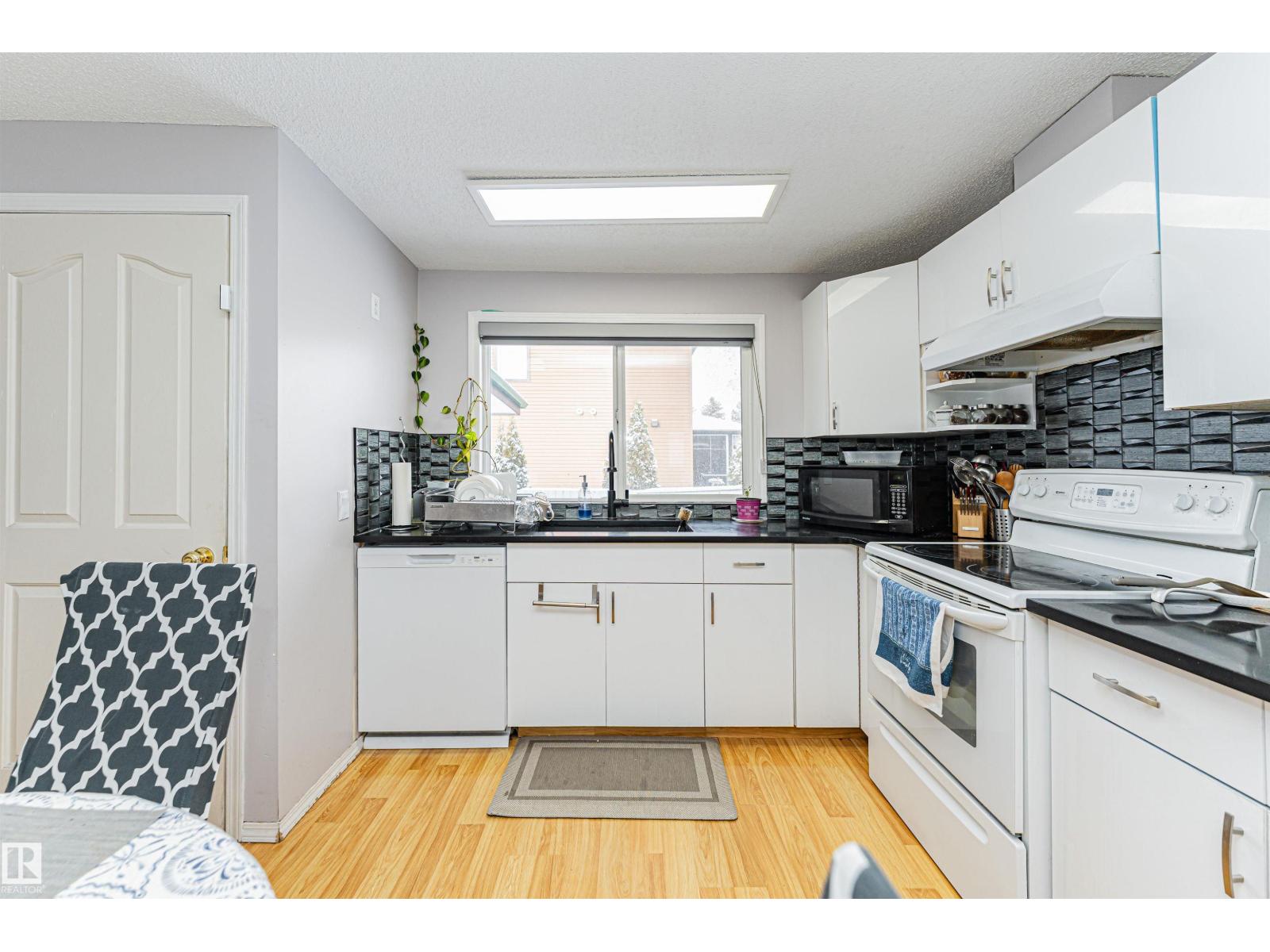 10412 39 AV NW, Edmonton