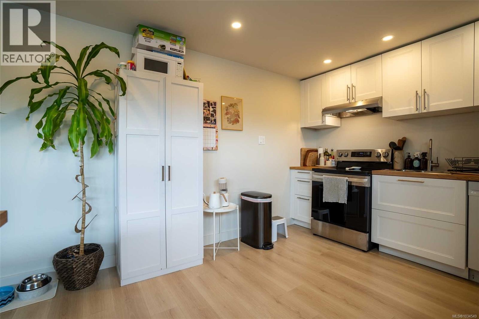 231 Otter St - 44