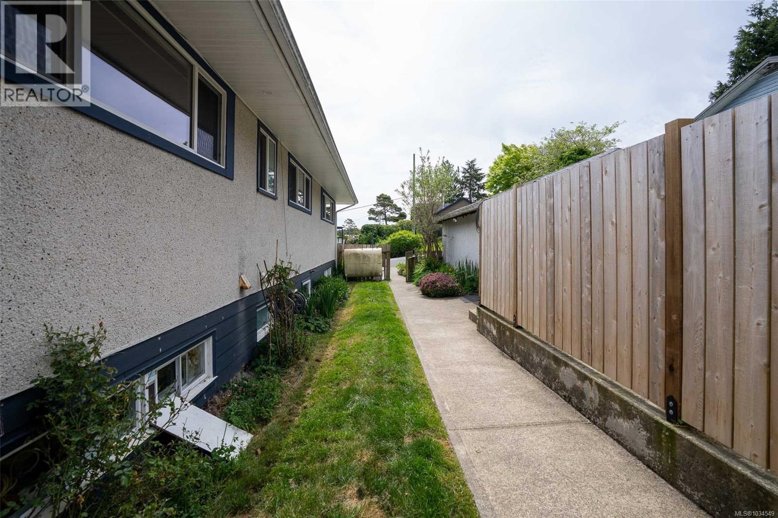 231 Otter St - 55