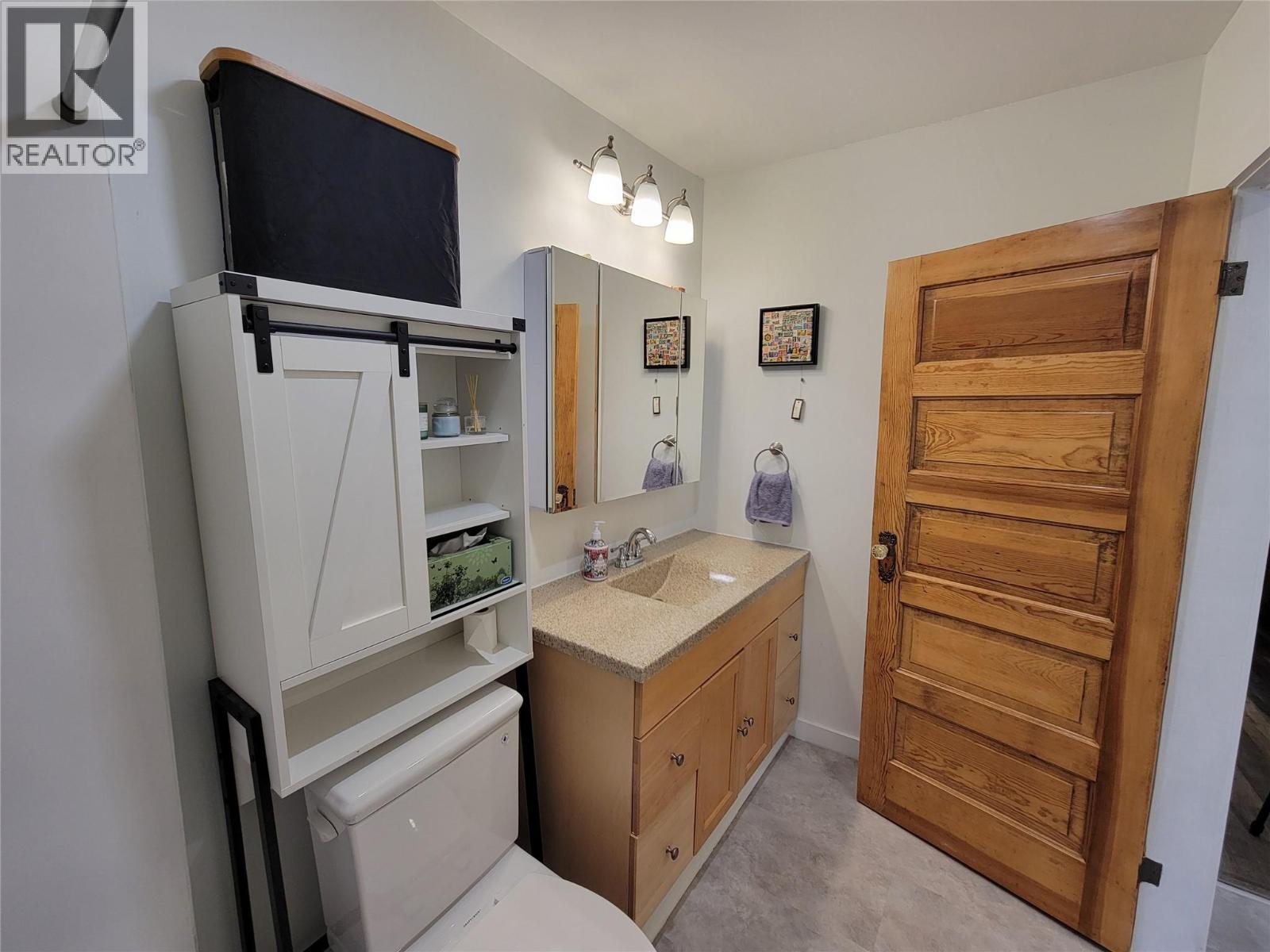218 10th Avenue, Keremeos
