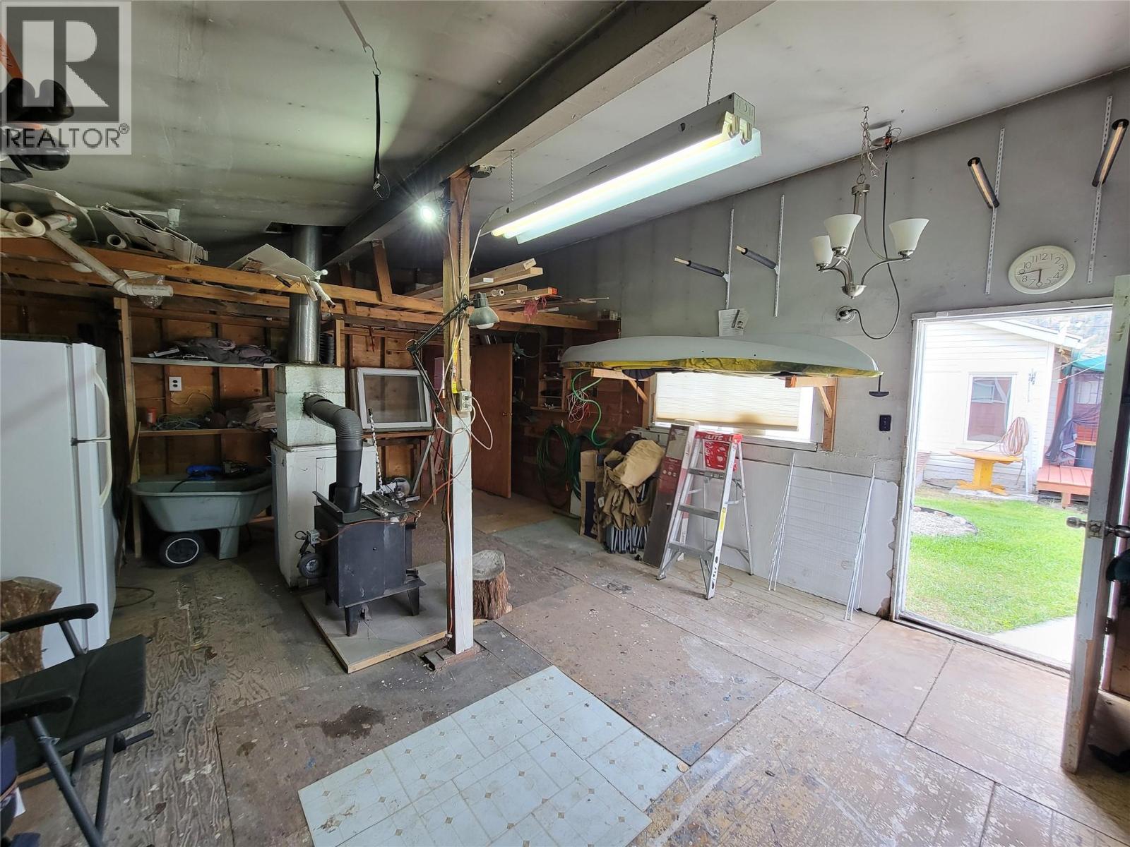 218 10th Avenue, Keremeos