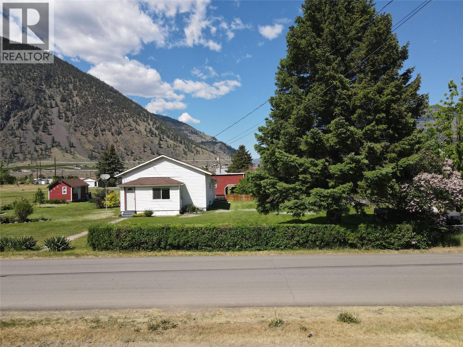 218 10th Avenue, Keremeos