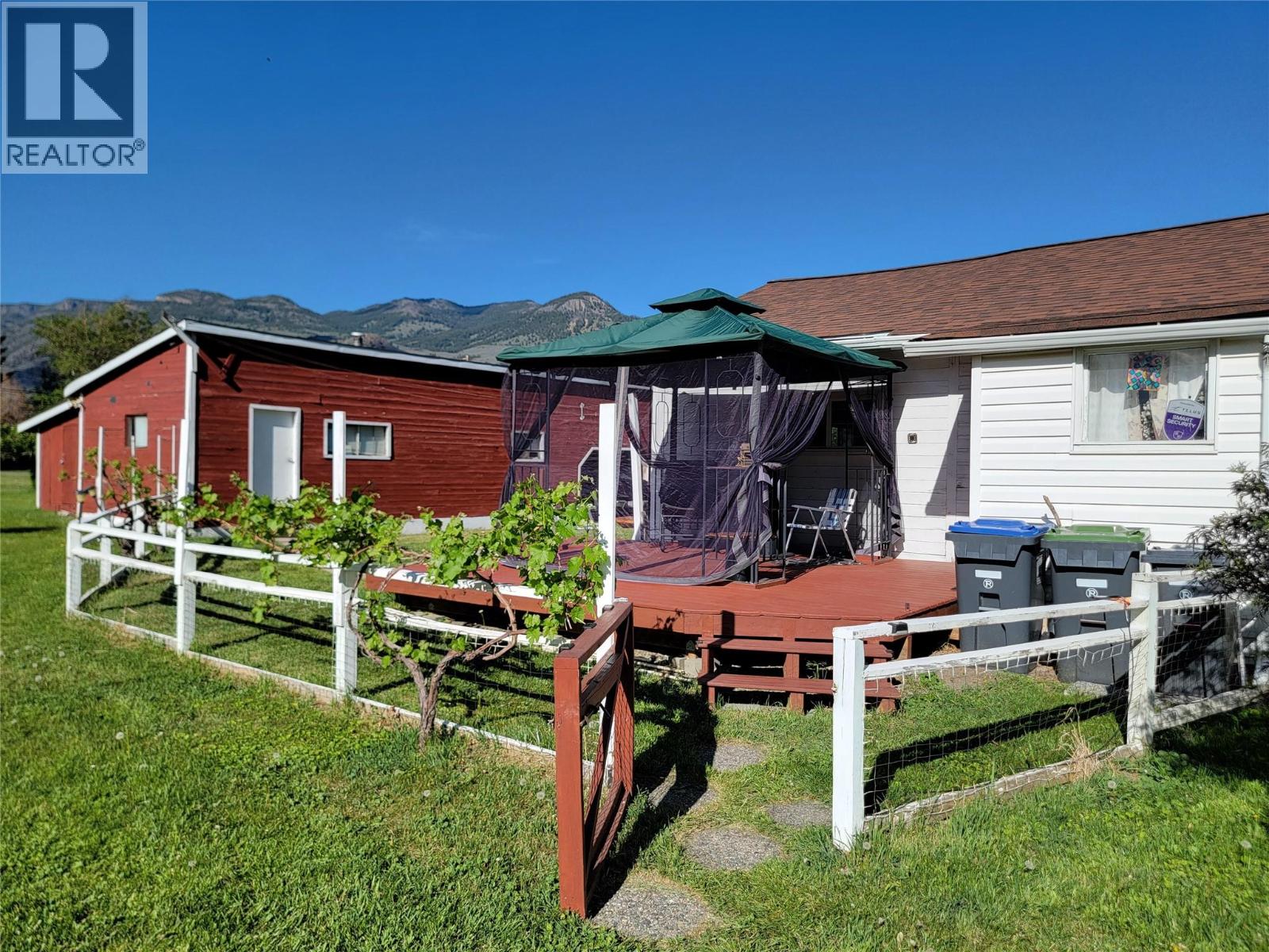 218 10th Avenue, Keremeos
