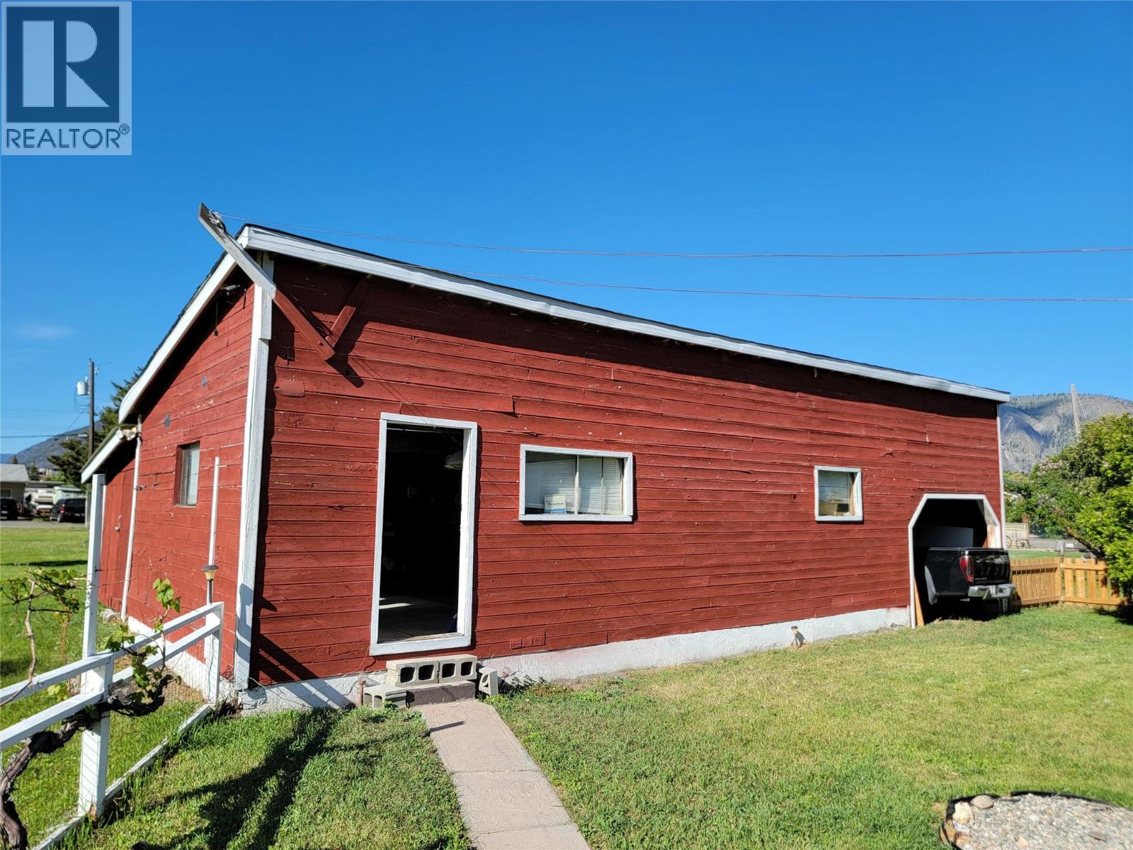 218 10th Avenue, Keremeos