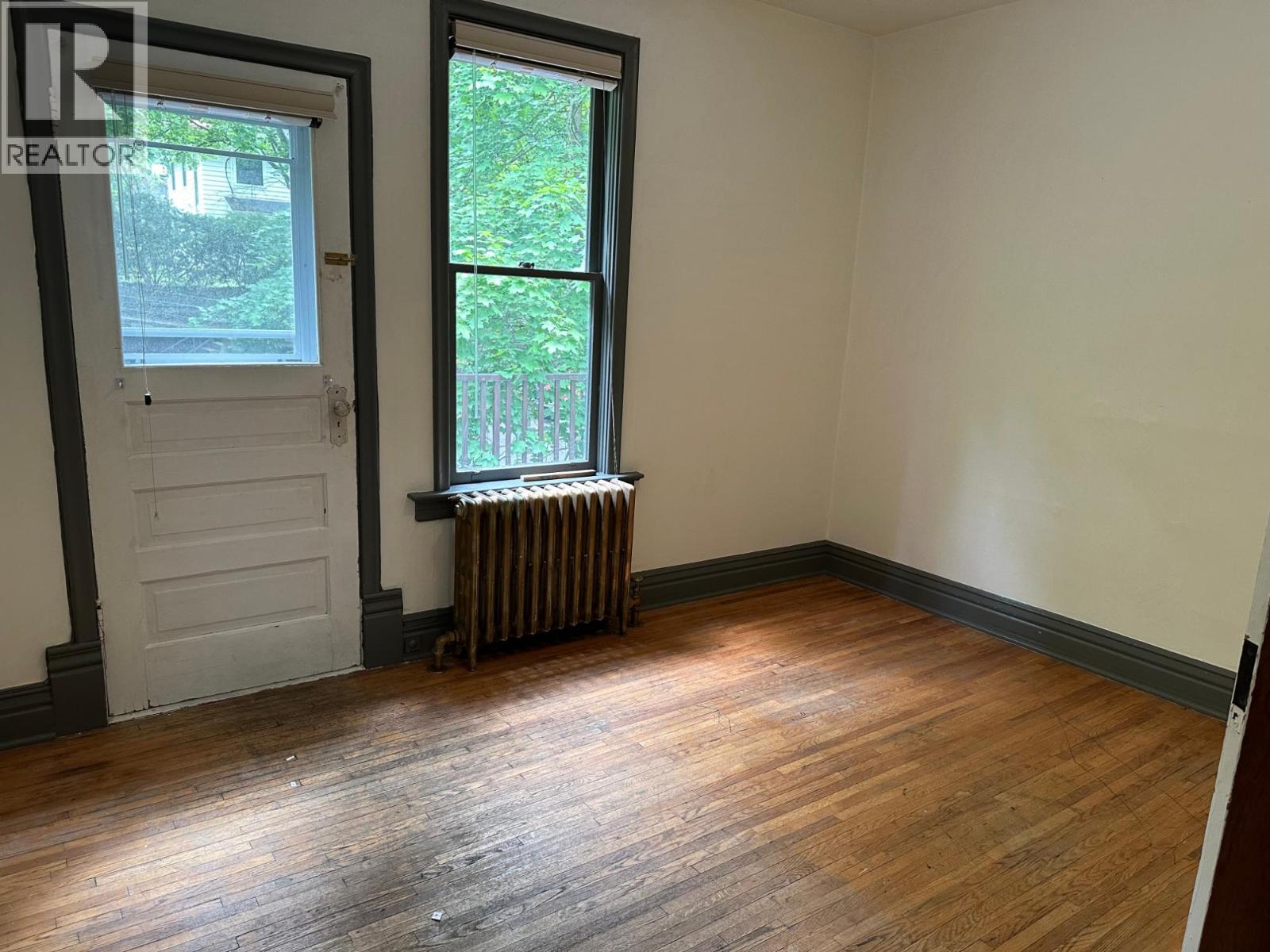 815 Baker Street - 10