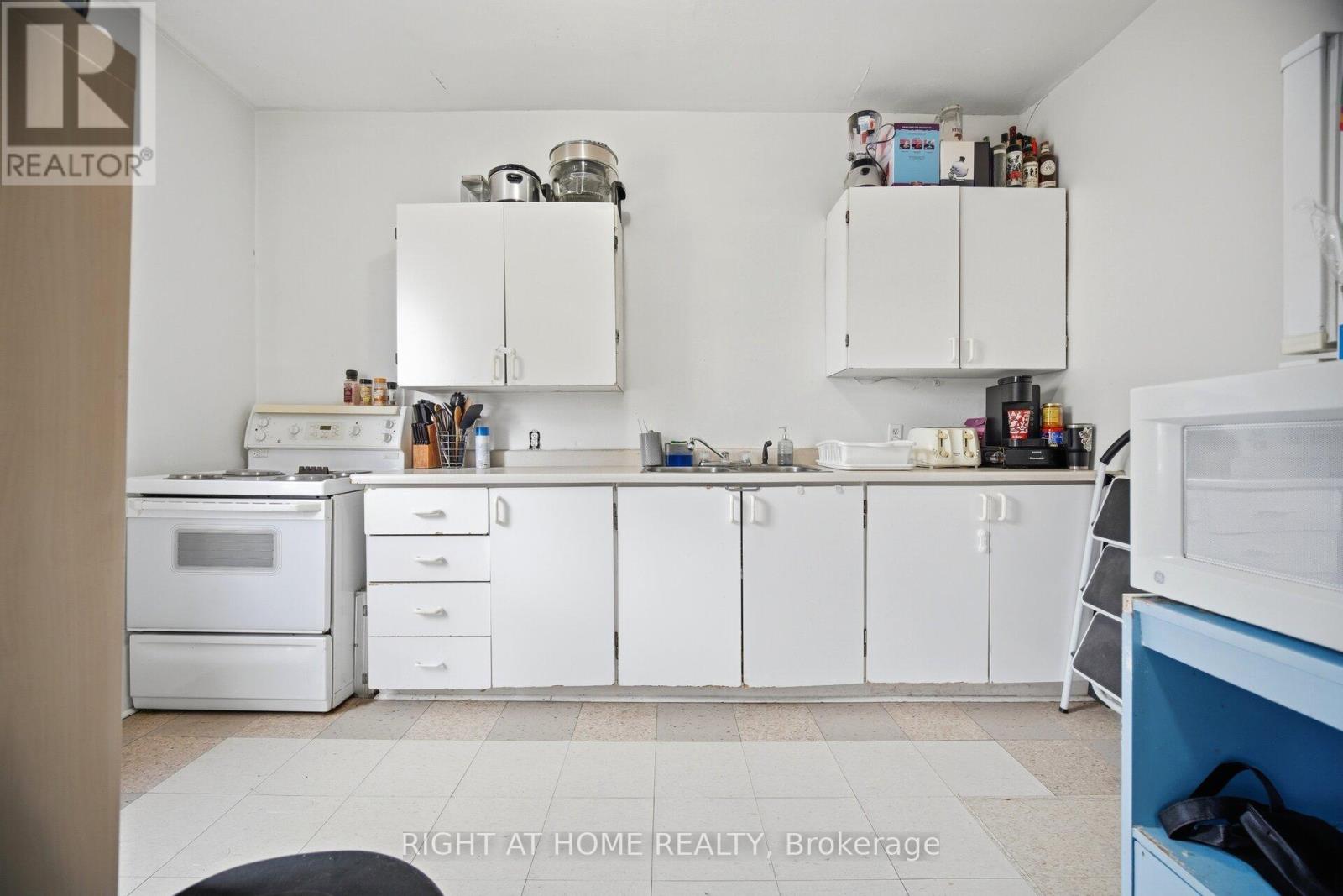 190 SHERIDAN STREET - 34